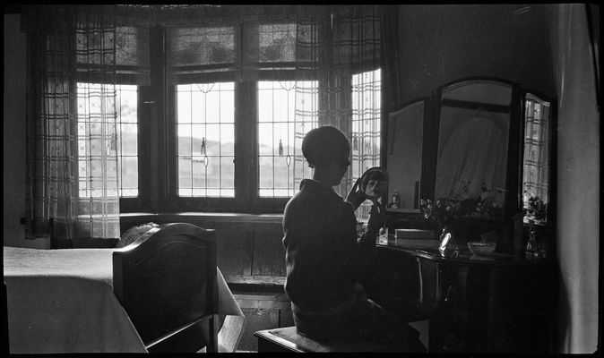Sylvia Evans at her dressing table in her bedroom at Alwyn, Arncliffe, around 1927 / Alan Evans